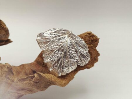 Anhänger "Bachnelkenwurz" aus Feinsilber