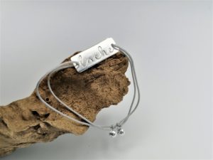 Armbändchen mit Motiv aus Feinsilber. Handarbeit und Kunsthandwerk aus Niederösterreich/Österreich. Natürlicher, individueller Schmuck.