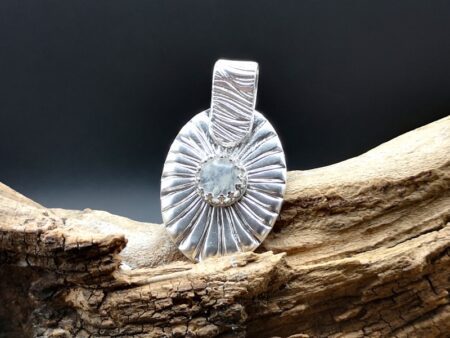 Anhänger "Mondstein" aus Feinsilber